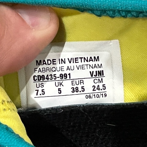 Women’s Nike Free 7.5 6MM Running Training Shoe Blue Pink Yellow EUC - Picture 8 of 9